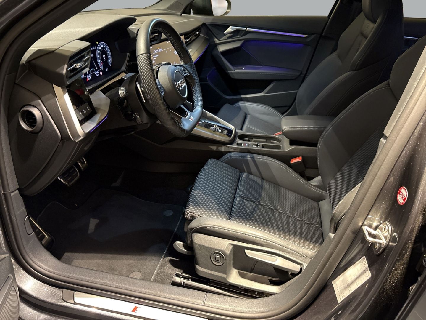 Fahrzeugabbildung Audi S3 Sportback 2.0 TFSI quattro  NAVI+LEDER+VIRTUA