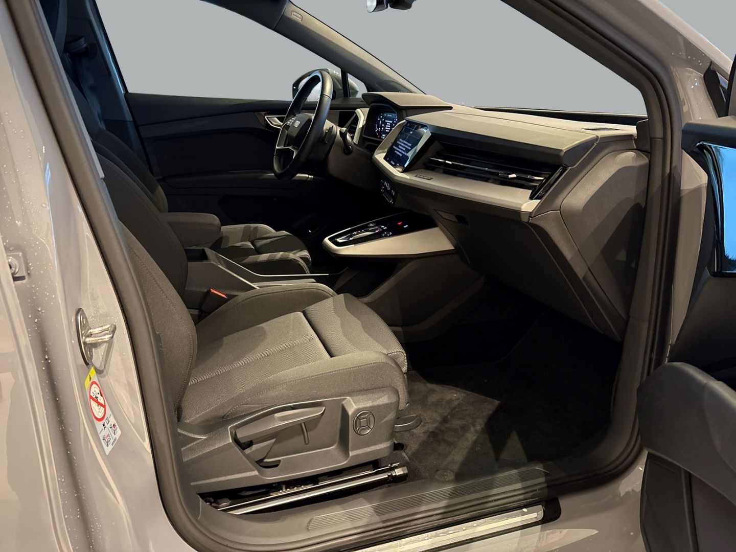 Fahrzeugabbildung Audi Q4 e-tron 35 LED+SONOS+OPTIKPAKET+KAMERA+NAVI+LE