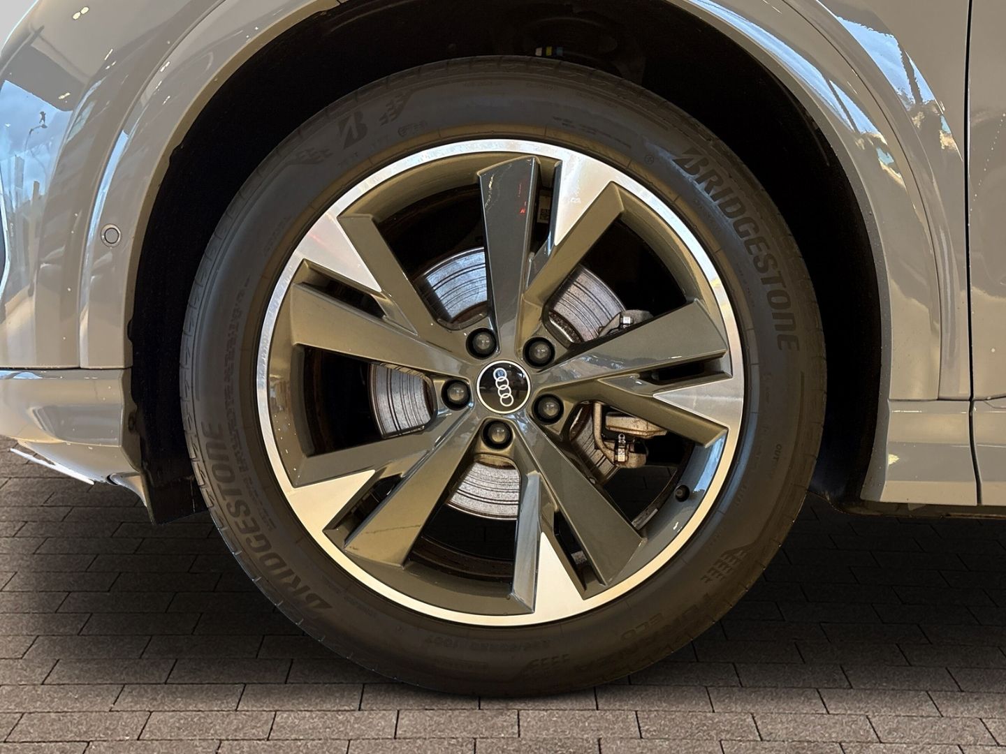 Fahrzeugabbildung Audi Q4 e-tron 35 LED+SONOS+OPTIKPAKET+KAMERA+NAVI+LE