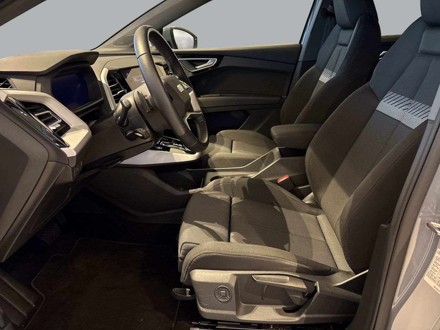 Fahrzeugabbildung Audi Q4 e-tron 35 LED+SONOS+OPTIKPAKET+KAMERA+NAVI+LE