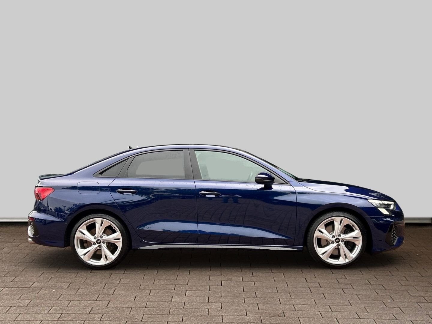 Fahrzeug 5 Fahrzeugabbildung Audi S3 Limousine 2.0 TFSI quattro NAVI+LEDER+VIRTUAL