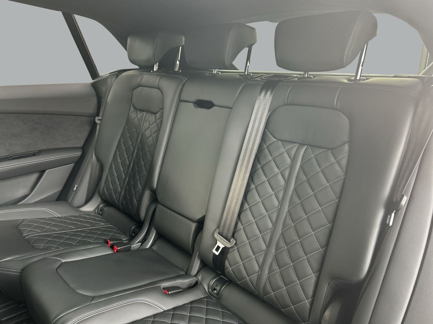 Fahrzeugabbildung Audi Q8 TFSI e S-LINE+HUD+AHK+PANO+MATRIX-LED+LEDER+K