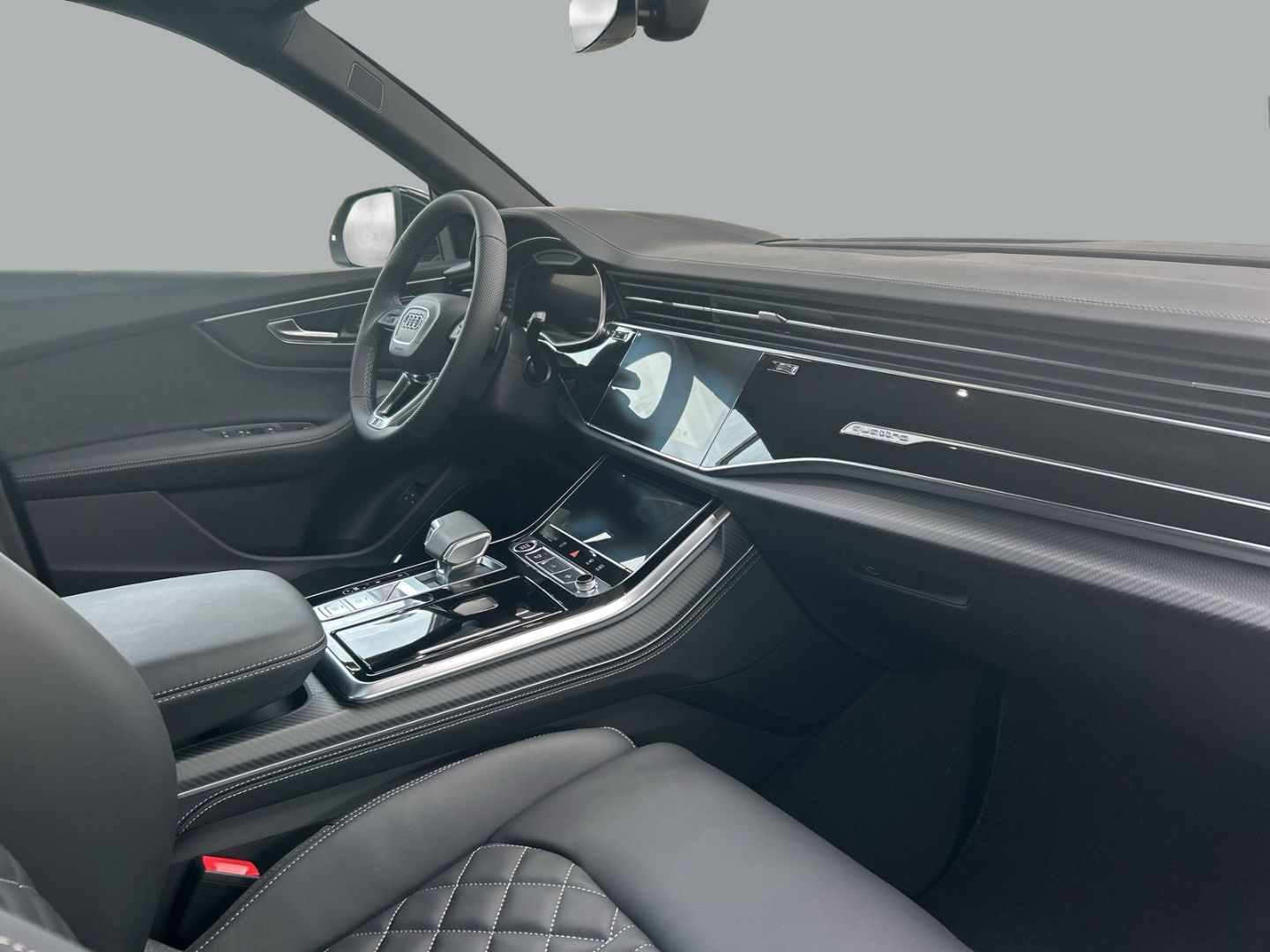 Fahrzeugabbildung Audi Q8 TFSI e S-LINE+HUD+AHK+PANO+MATRIX-LED+LEDER+K