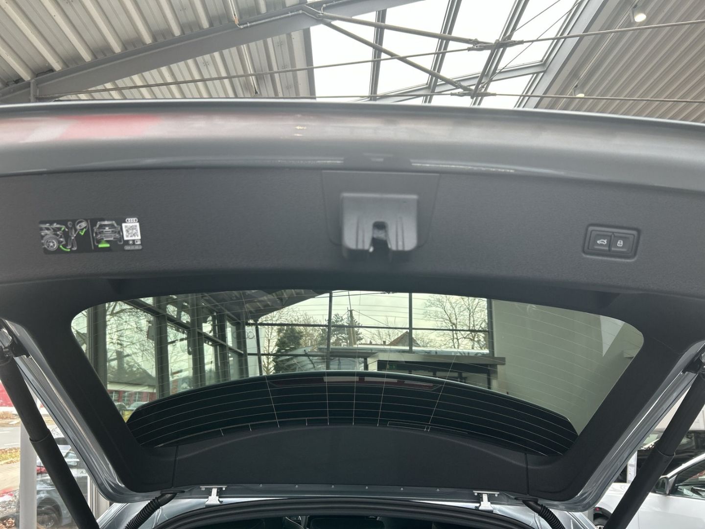 Fahrzeugabbildung Audi Q8 TFSI e S-LINE+HUD+AHK+PANO+MATRIX-LED+LEDER+K