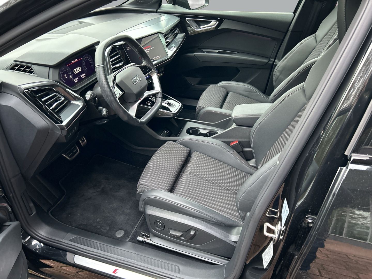 Fahrzeug 12 Fahrzeugabbildung Audi Q4 Sportback 40 NAVI+LEDER+MATRIX-LED+CARPLAY+KA