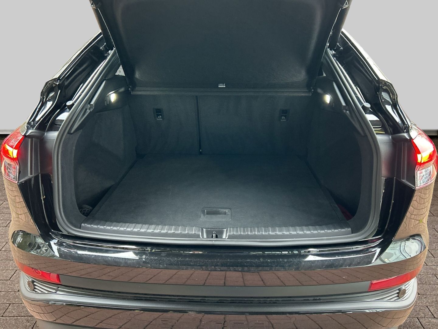 Fahrzeug 19 Fahrzeugabbildung Audi Q4 Sportback 40 NAVI+LEDER+MATRIX-LED+CARPLAY+KA