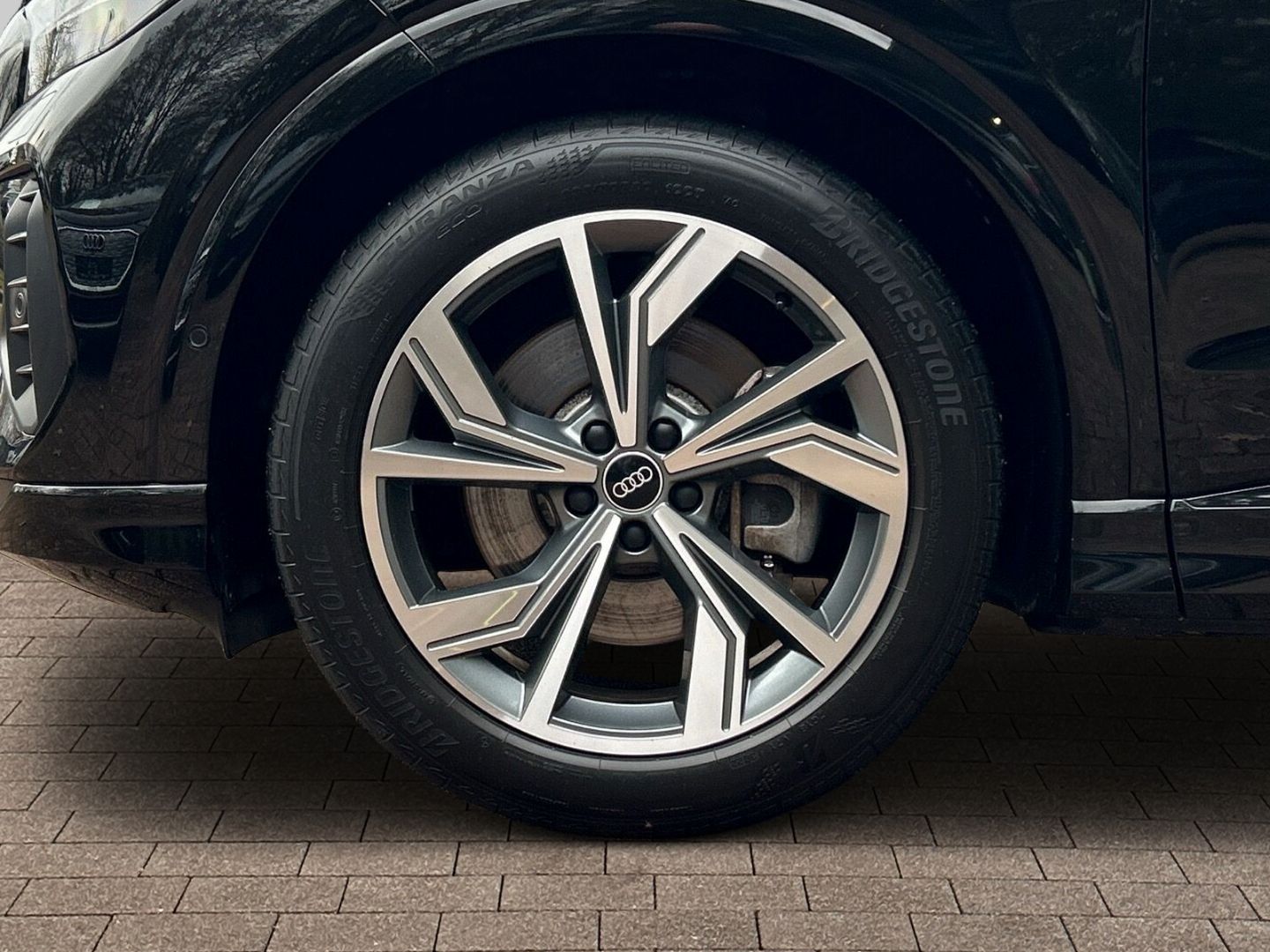 Fahrzeug 20 Fahrzeugabbildung Audi Q4 Sportback 40 NAVI+LEDER+MATRIX-LED+CARPLAY+KA