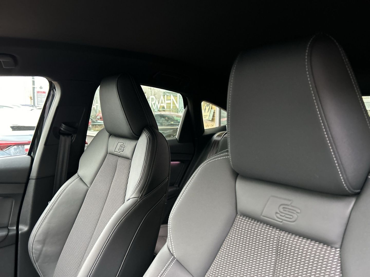 Fahrzeug 25 Fahrzeugabbildung Audi Q4 Sportback 40 NAVI+LEDER+MATRIX-LED+CARPLAY+KA