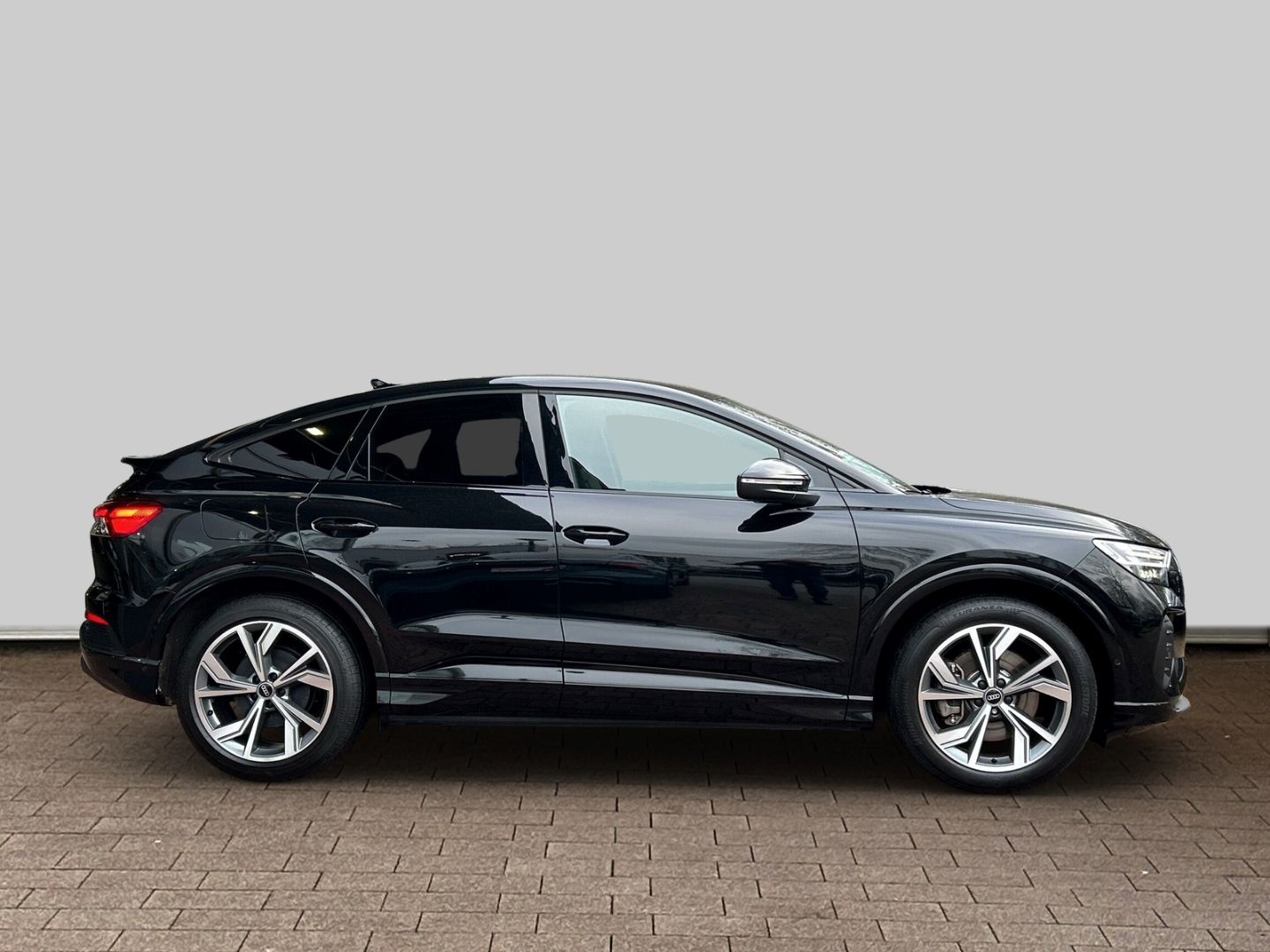 Fahrzeug 8 Fahrzeugabbildung Audi Q4 Sportback 40 NAVI+LEDER+MATRIX-LED+CARPLAY+KA