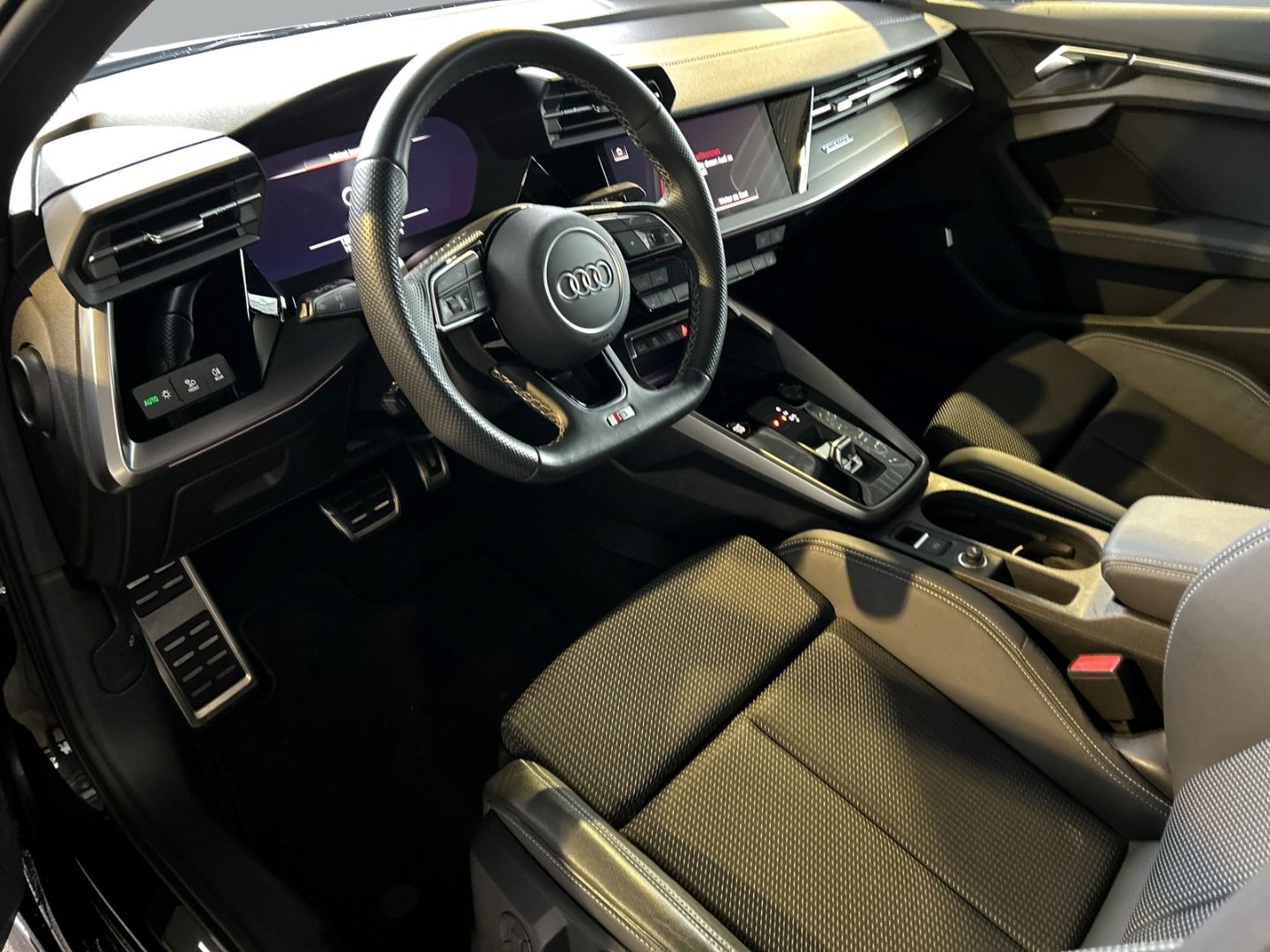 Fahrzeugabbildung Audi S3 Limousine 2.0 TFSI quattro Matrix-LED+B&O+KAM