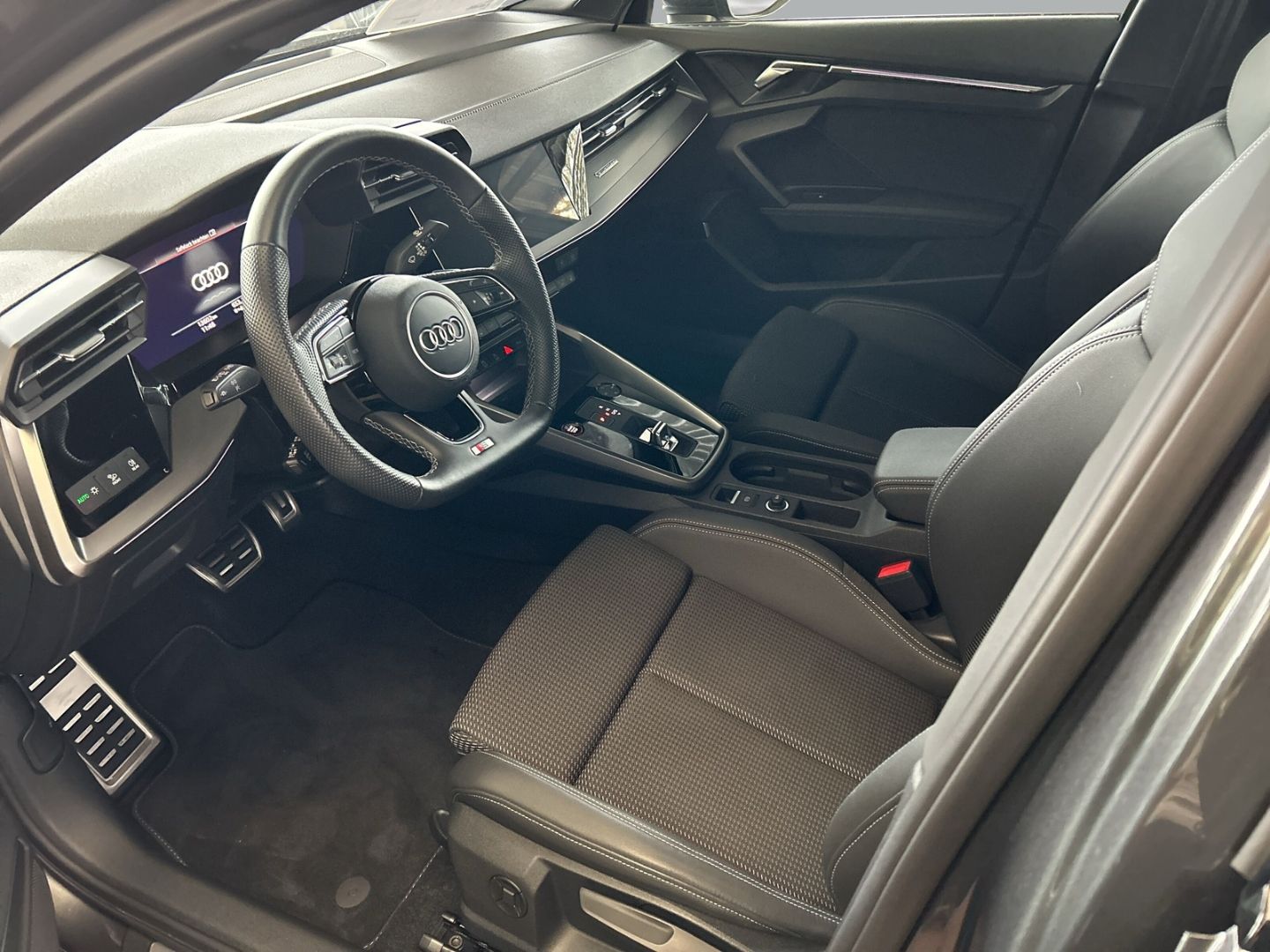 Fahrzeugabbildung Audi S3 Limousine 2.0 TFSI quattro Matrix-LED+B&O+KAM