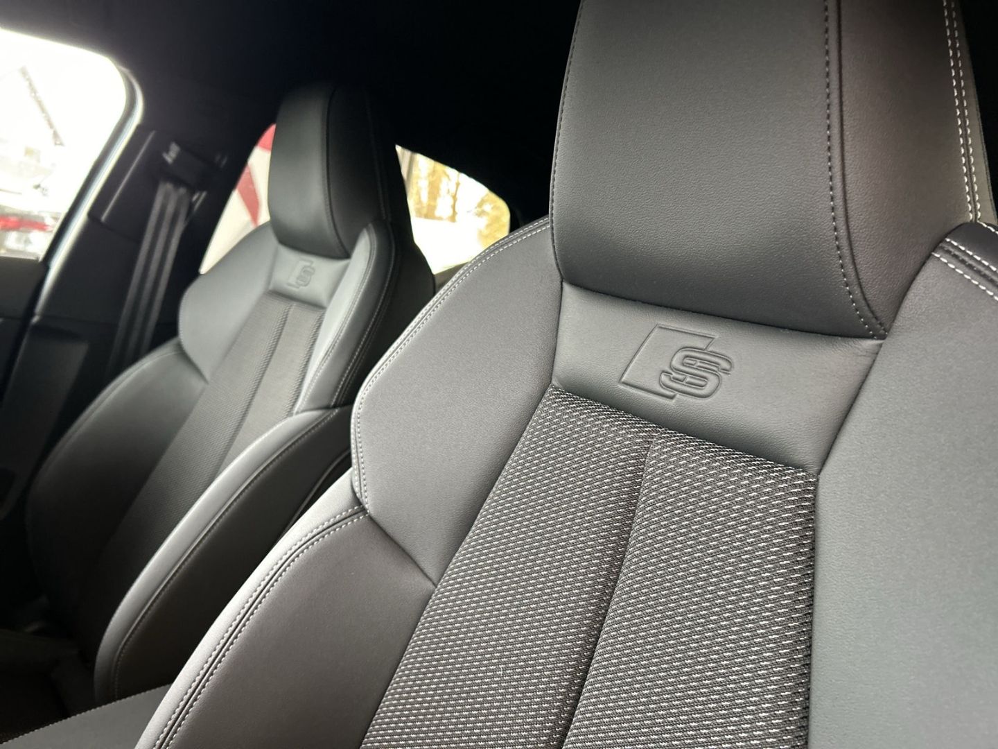 Fahrzeugabbildung Audi S3 Limousine 2.0 TFSI quattro Matrix-LED+B&O+KAM