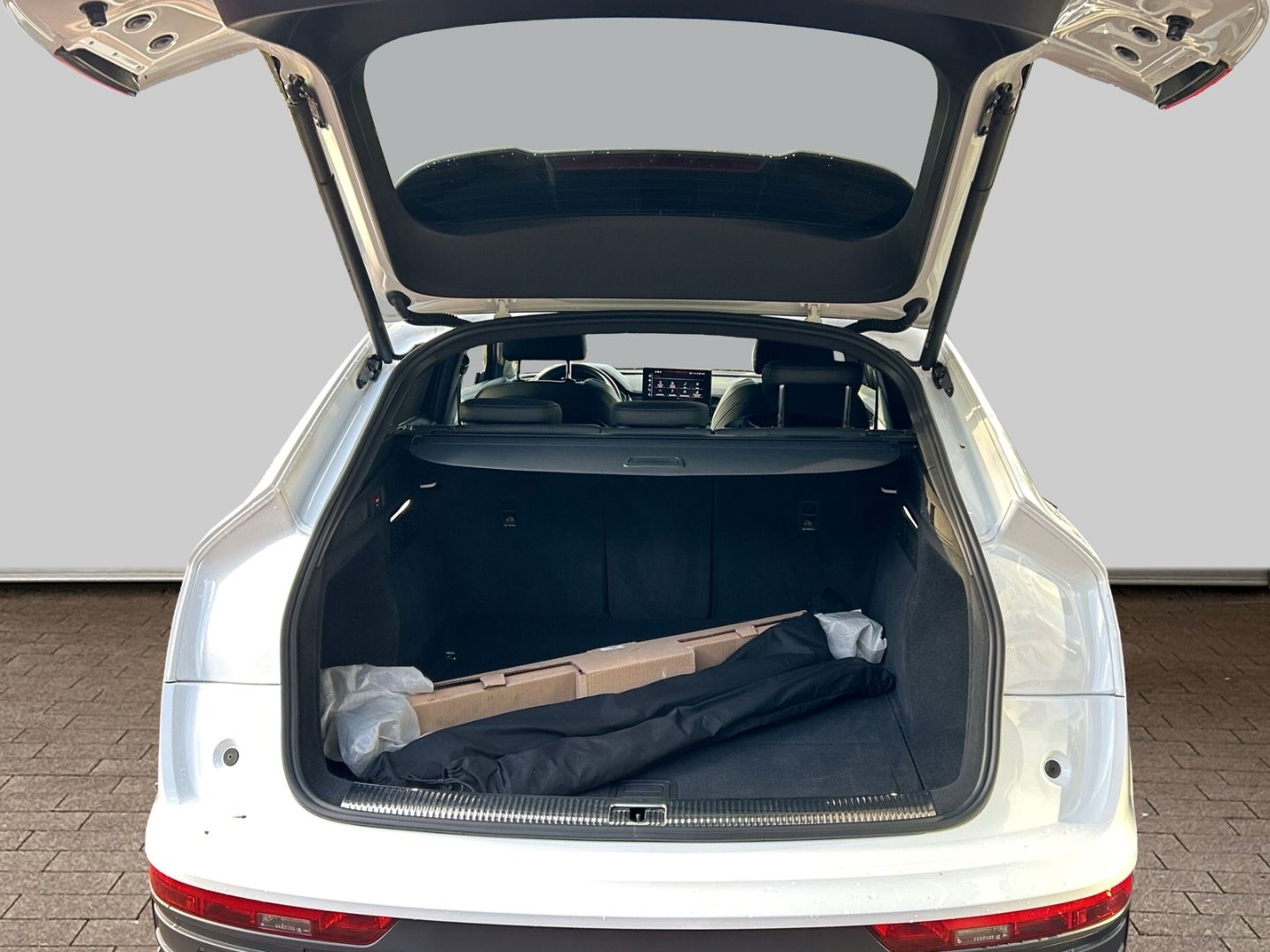 Fahrzeug 17 Fahrzeugabbildung Audi Q5 40 Sportback 2.0 TDI quattro S line HUD AHK-k