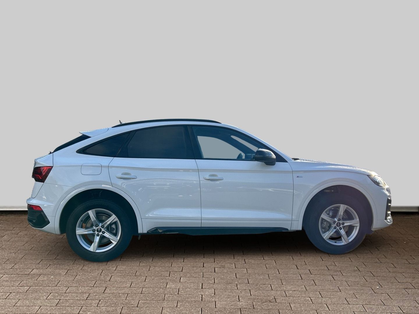 Fahrzeug 6 Fahrzeugabbildung Audi Q5 40 Sportback 2.0 TDI quattro S line HUD AHK-k