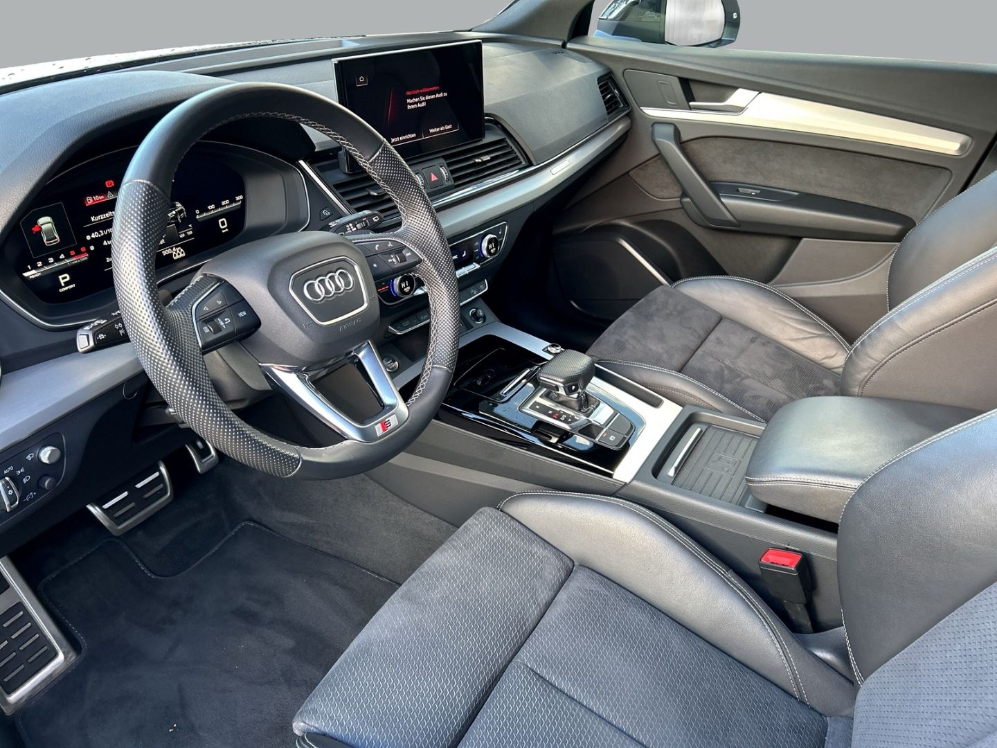 Fahrzeug 10 Fahrzeugabbildung Audi Q5 40 Sportback 2.0 TDI quattro S line HUD AHK-k