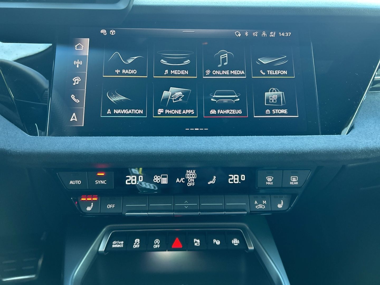 Fahrzeug 12 Fahrzeugabbildung Audi S3 quattro 2 Sportback 2.0 TFSI HUD AD El. Panod