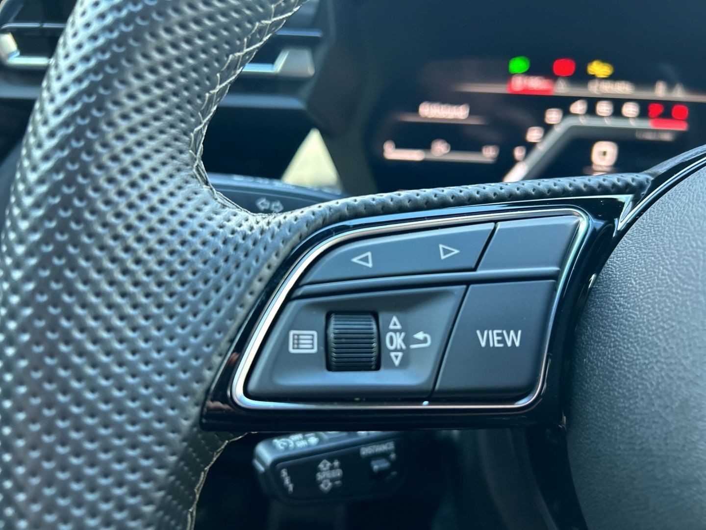 Fahrzeug 14 Fahrzeugabbildung Audi S3 quattro 2 Sportback 2.0 TFSI HUD AD El. Panod