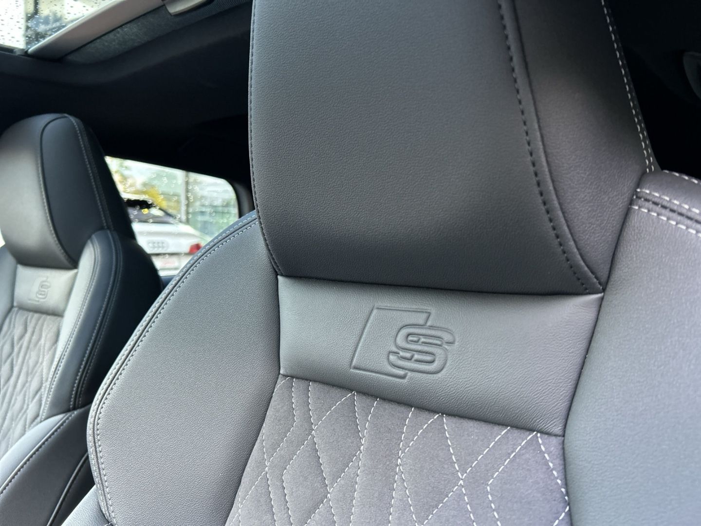 Fahrzeug 21 Fahrzeugabbildung Audi S3 quattro 2 Sportback 2.0 TFSI HUD AD El. Panod