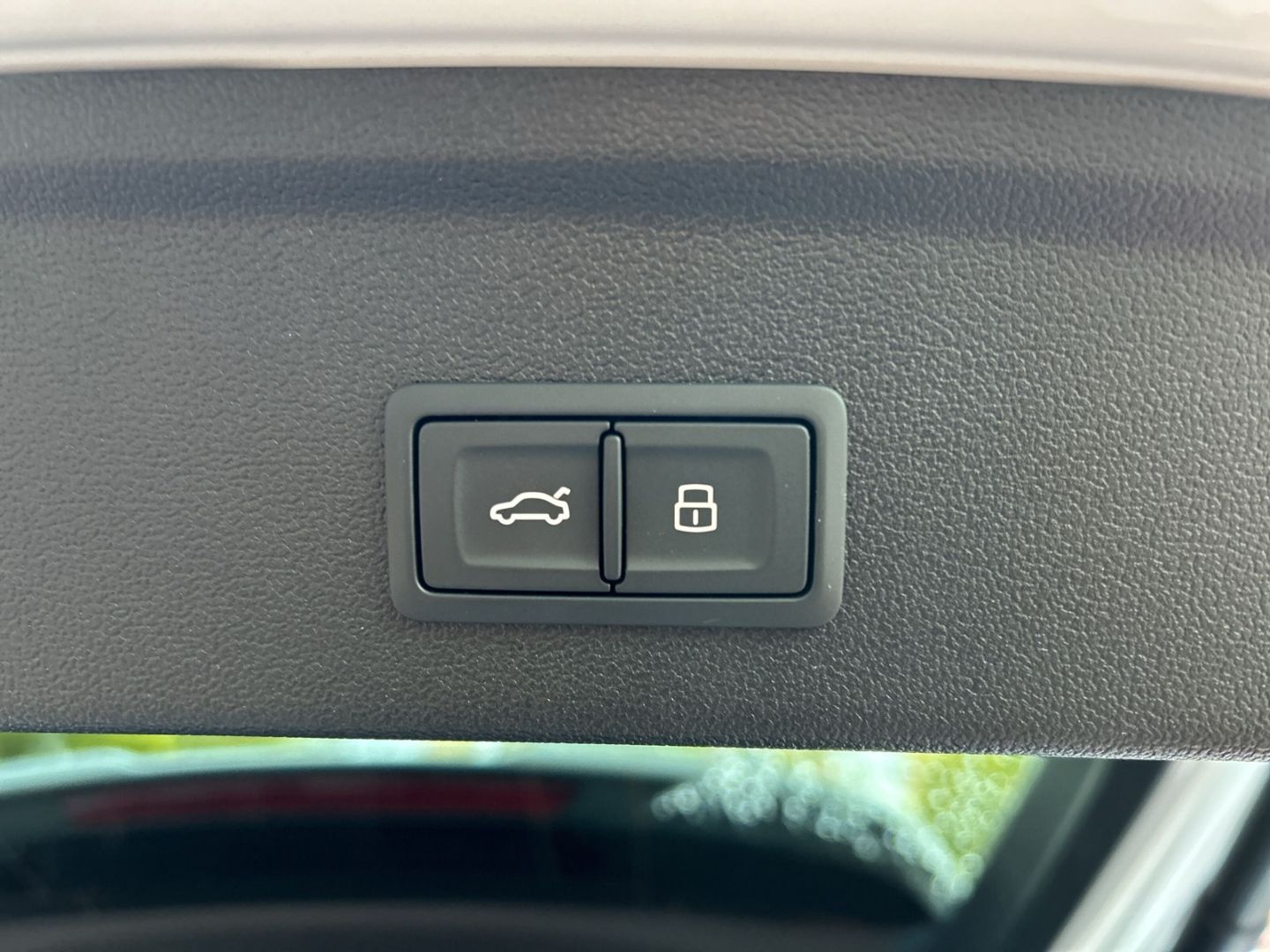 Fahrzeug 22 Fahrzeugabbildung Audi S3 quattro 2 Sportback 2.0 TFSI HUD AD El. Panod