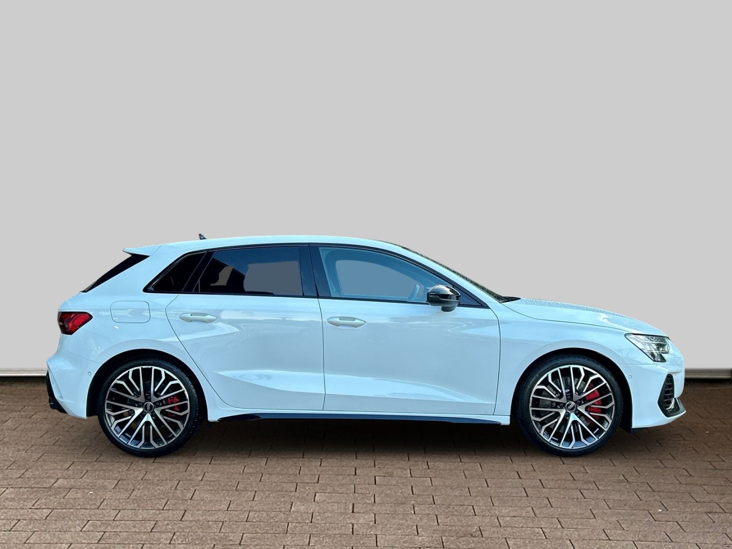 Fahrzeug 6 Fahrzeugabbildung Audi S3 quattro 2 Sportback 2.0 TFSI HUD AD El. Panod