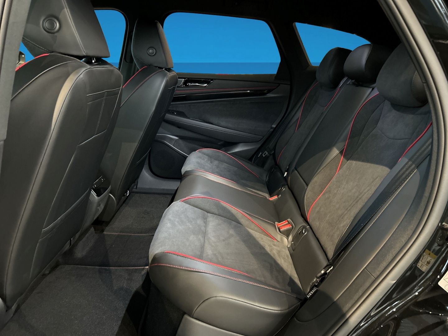 Fahrzeugabbildung Volkswagen ID.7 GTX Tourer 4M MATRIX HuD AHK EXTERIEUR+ IQ.