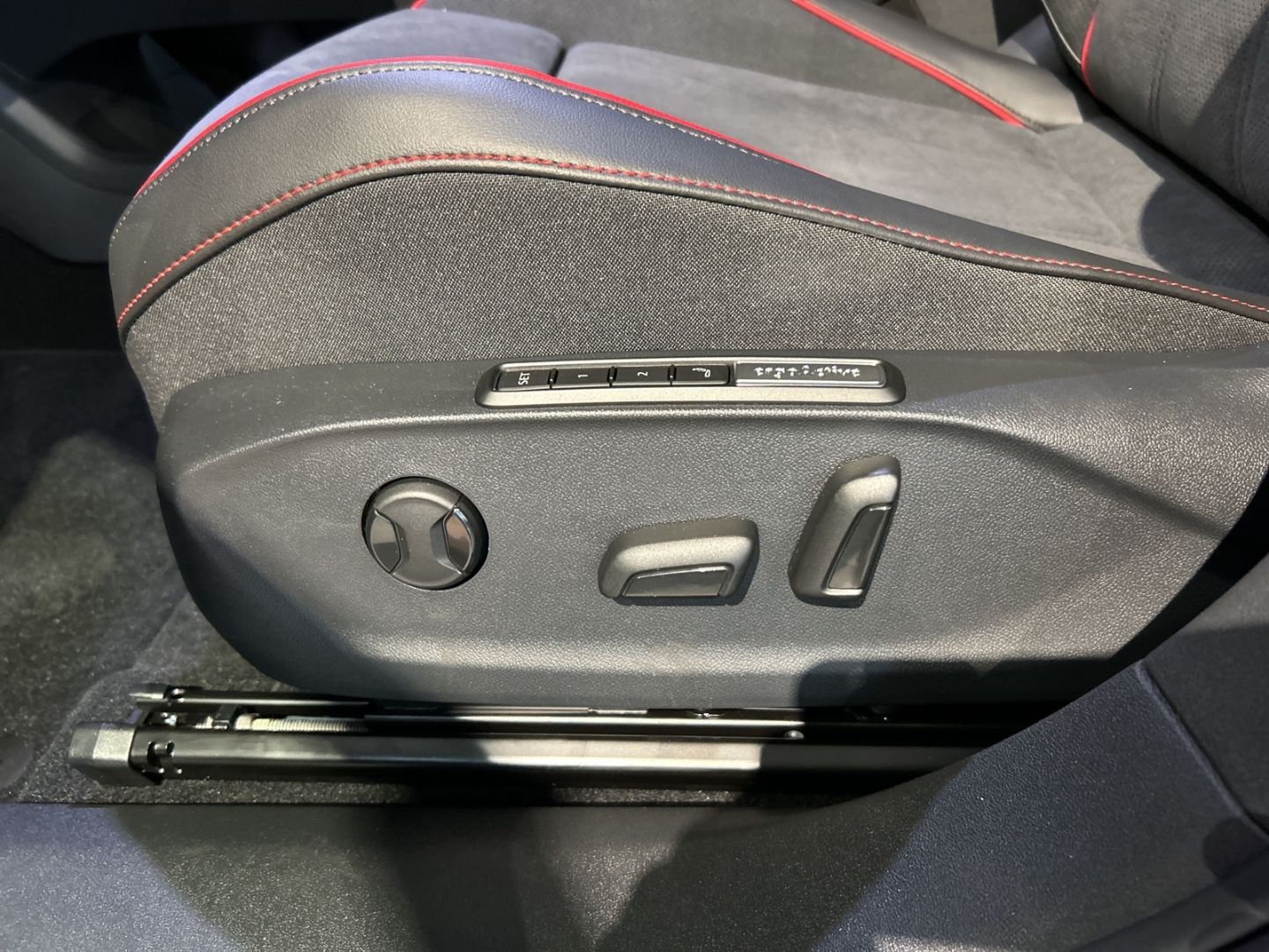 Fahrzeugabbildung Volkswagen ID.7 GTX Tourer 4M MATRIX HuD AHK EXTERIEUR+ IQ.