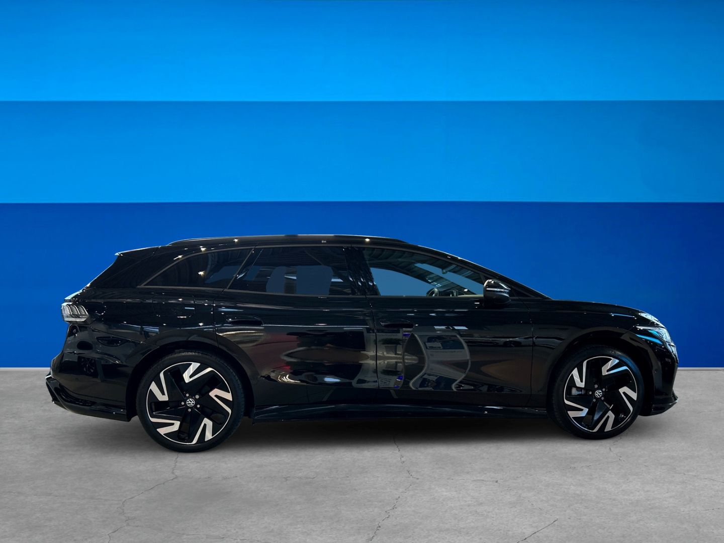 Fahrzeugabbildung Volkswagen ID.7 GTX Tourer 4M MATRIX HuD AHK EXTERIEUR+ IQ.