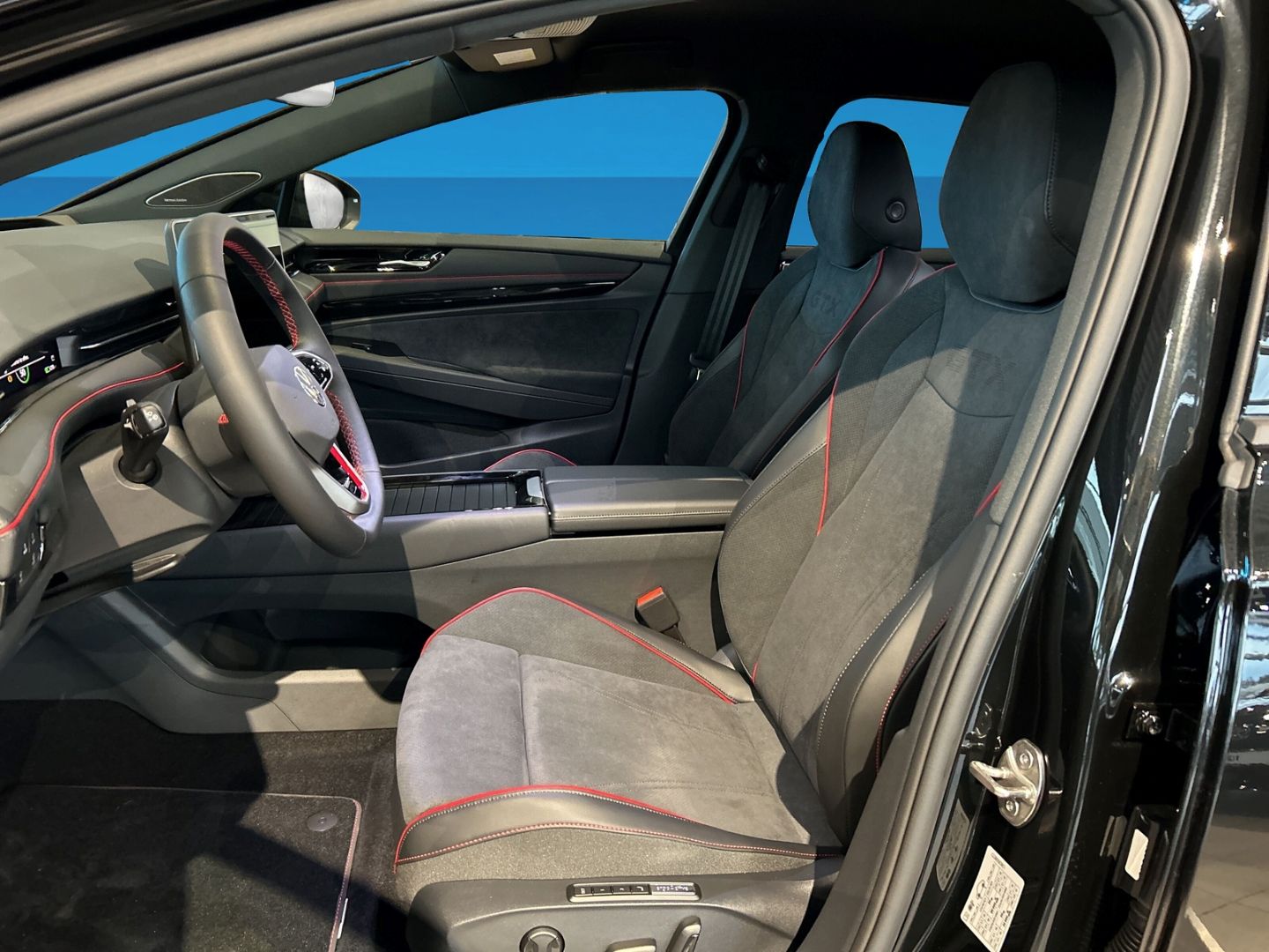 Fahrzeugabbildung Volkswagen ID.7 GTX Tourer 4M MATRIX HuD AHK EXTERIEUR+ IQ.