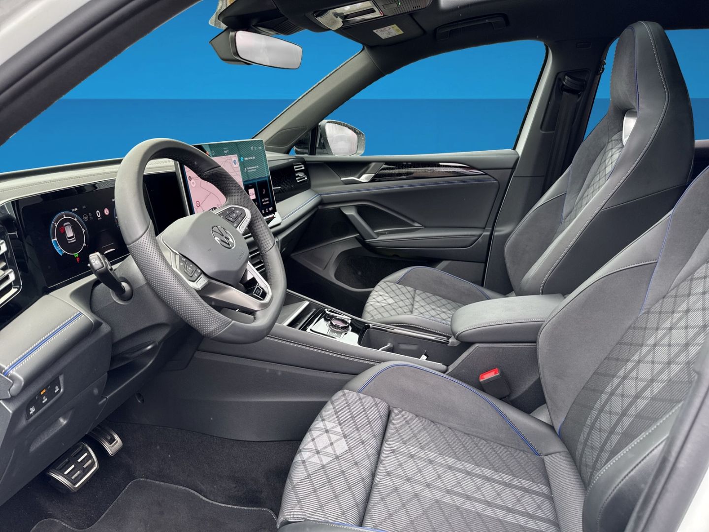 Fahrzeugabbildung Volkswagen Tiguan 2.0 TDI R-Line 4Motion Matrix Black Style