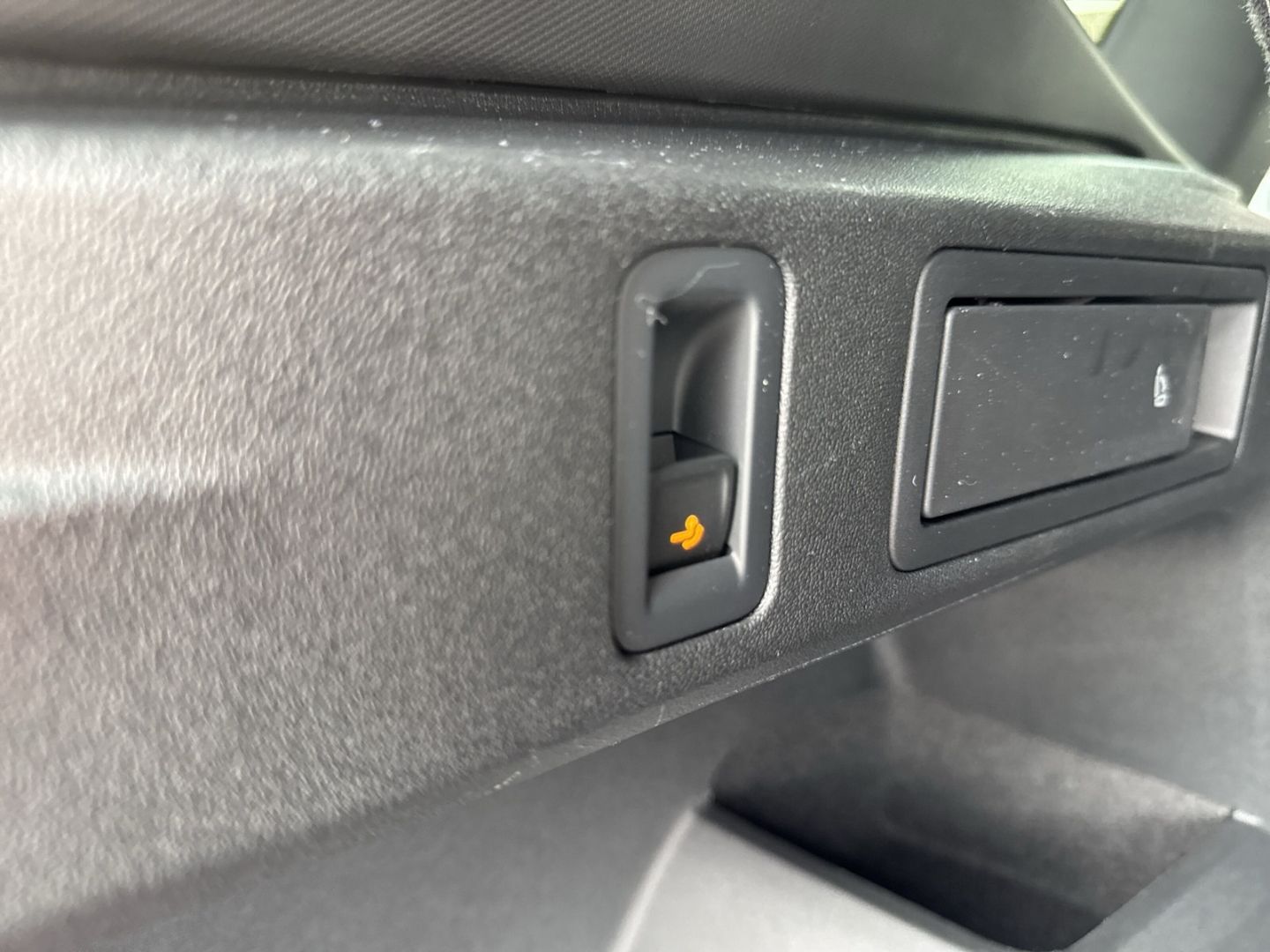 Fahrzeugabbildung Volkswagen Tiguan 2.0 TDI R-Line 4Motion Matrix Black Style