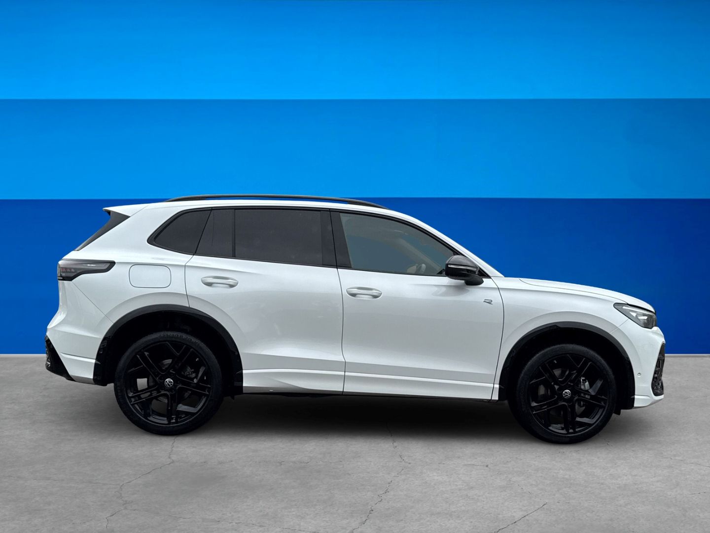 Fahrzeugabbildung Volkswagen Tiguan 2.0 TDI R-Line 4Motion Matrix Black Style