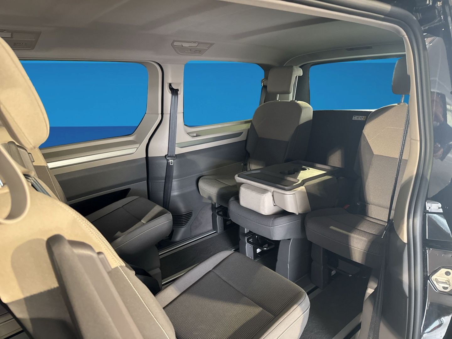 Fahrzeug 13 Fahrzeugabbildung Volkswagen T7 Multivan Life 2,0TDI SCR 110 kW 7-Gang-DSG LÜ