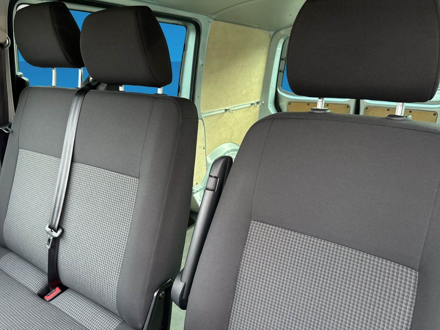 Fahrzeugabbildung Volkswagen T6.1 Kasten 2.0 TDI L1H1 Klimaanlage FWD