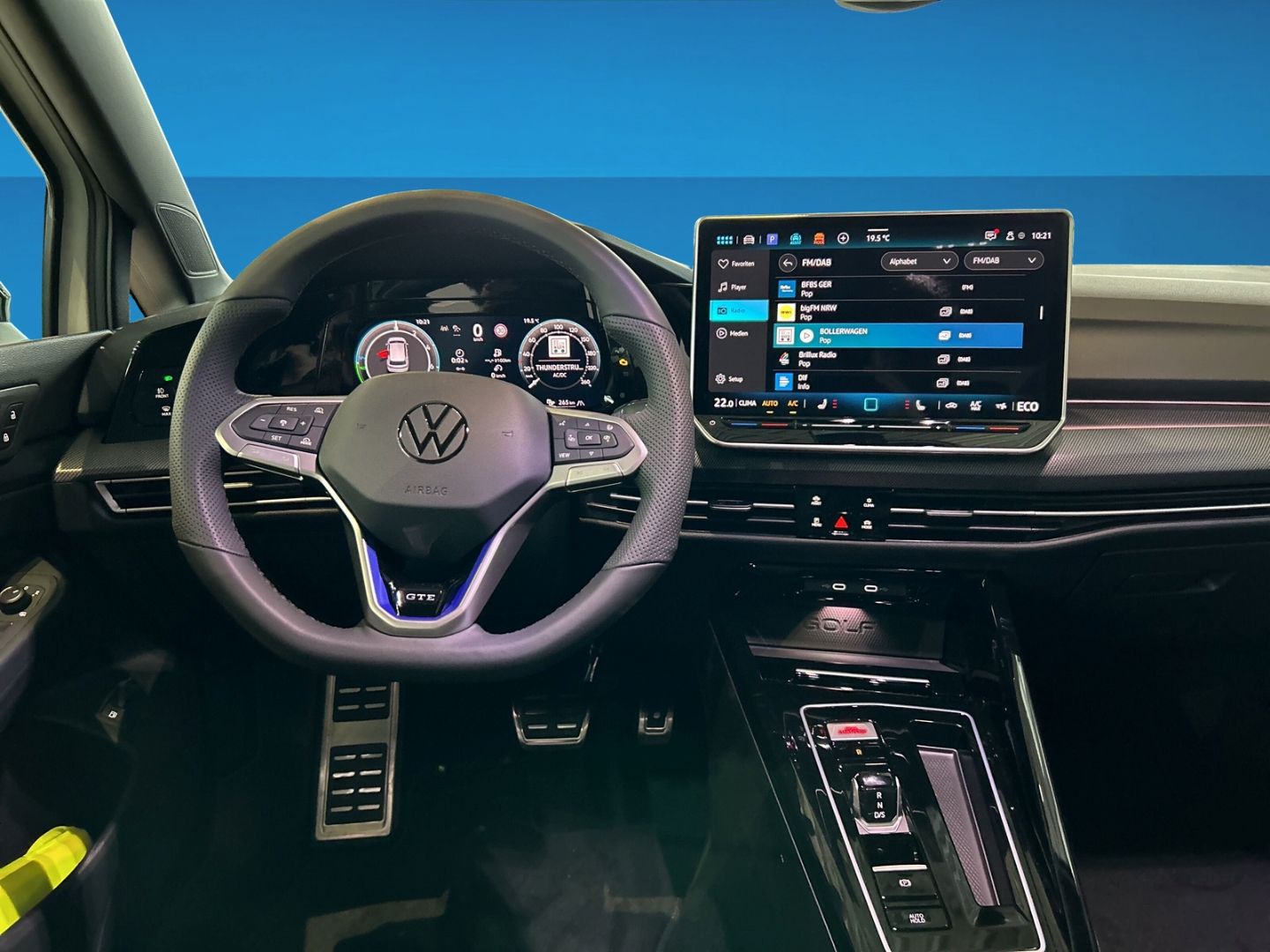 Fahrzeug 11 Fahrzeugabbildung Volkswagen Golf GTE 1,5 l eHybrid MATRIX AREA VIEW AHK BUSI