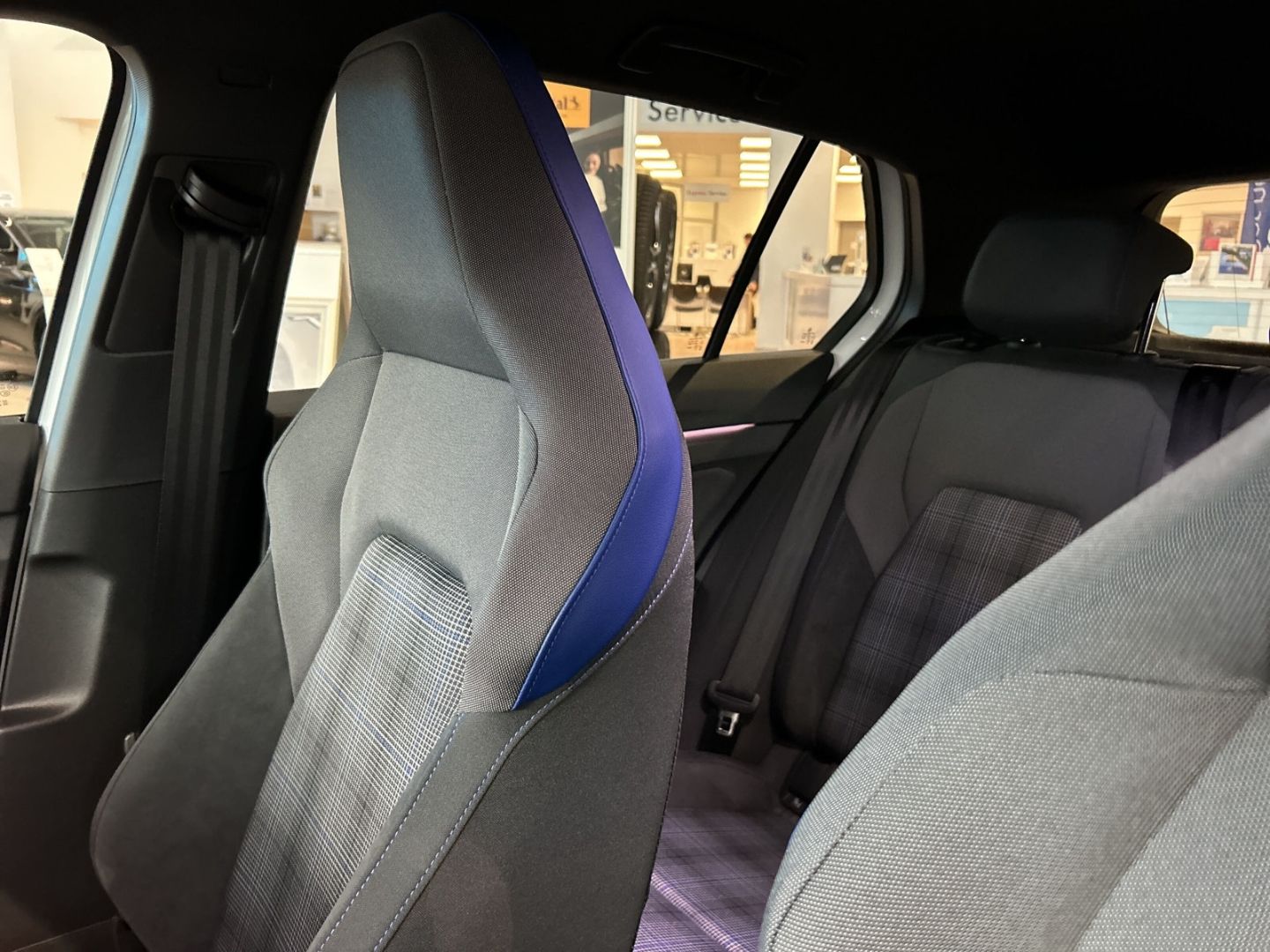 Fahrzeug 15 Fahrzeugabbildung Volkswagen Golf GTE 1,5 l eHybrid MATRIX AREA VIEW AHK BUSI