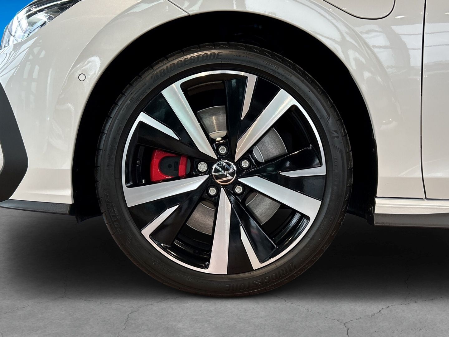 Fahrzeug 8 Fahrzeugabbildung Volkswagen Golf GTE 1,5 l eHybrid MATRIX AREA VIEW AHK BUSI