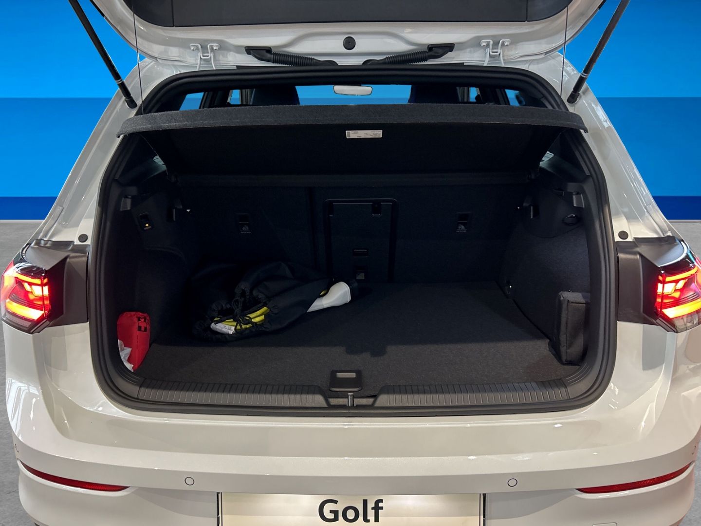 Fahrzeug 9 Fahrzeugabbildung Volkswagen Golf GTE 1,5 l eHybrid MATRIX AREA VIEW AHK BUSI