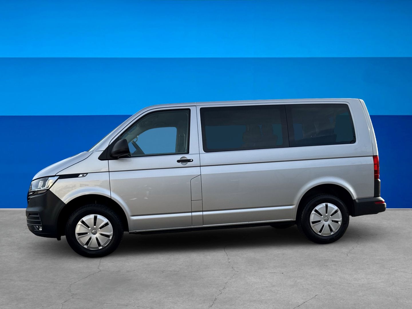 Fahrzeug 3 Fahrzeugabbildung Volkswagen T6.1 Kombi 2.0 TDI L1H1 9-Sitzer-Paket RearView