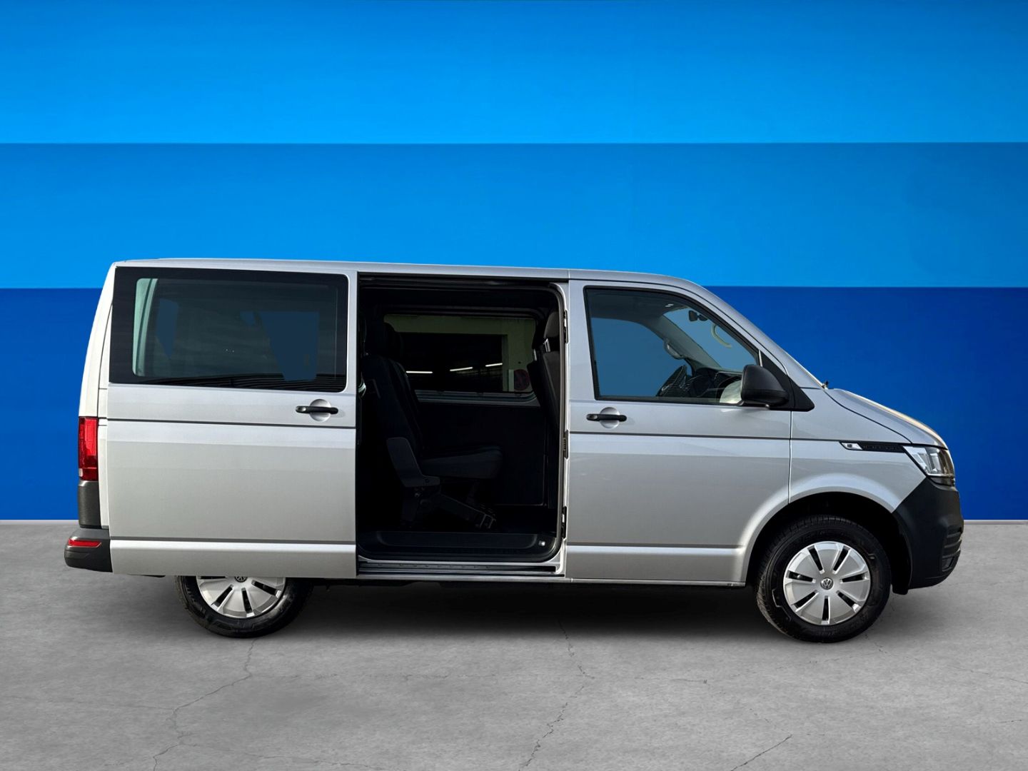 Fahrzeug 4 Fahrzeugabbildung Volkswagen T6.1 Kombi 2.0 TDI L1H1 9-Sitzer-Paket RearView