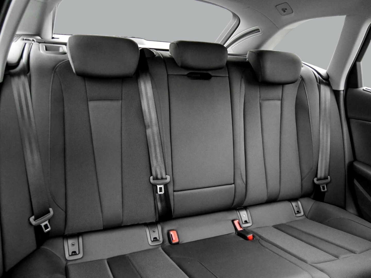 Fahrzeugabbildung Audi A4 AVANT 35 TDI advanced LED,VIRTUAL,AHK,CARPLAY