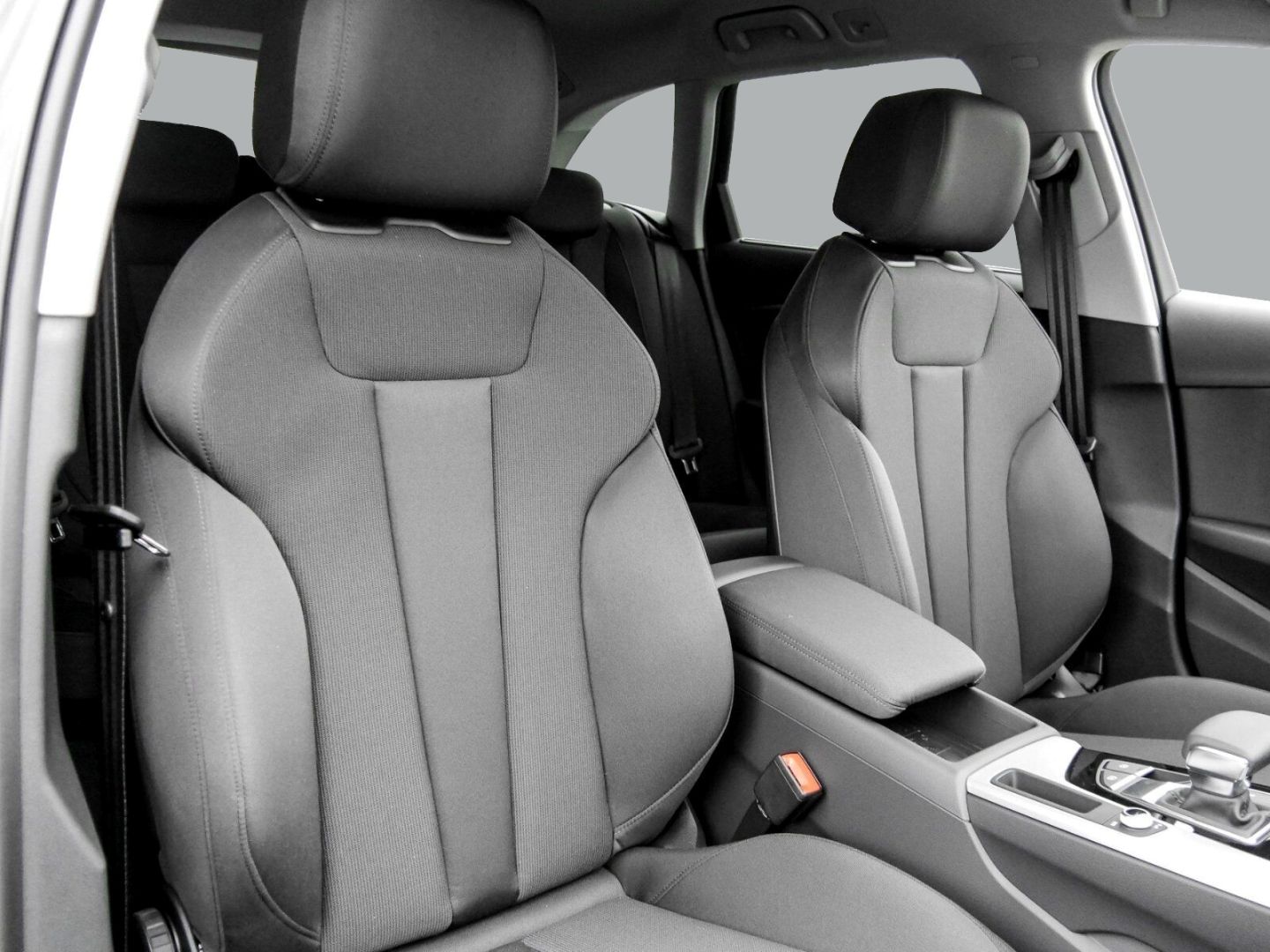 Fahrzeugabbildung Audi A4 AVANT 35 TDI advanced LED,VIRTUAL,AHK,CARPLAY