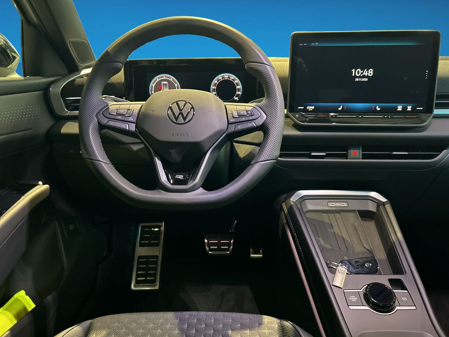 Fahrzeug 11 Fahrzeugabbildung Volkswagen T-Roc 1.5l eTSI R-Line BLACK STYLE IQ.LIGHT IQ.