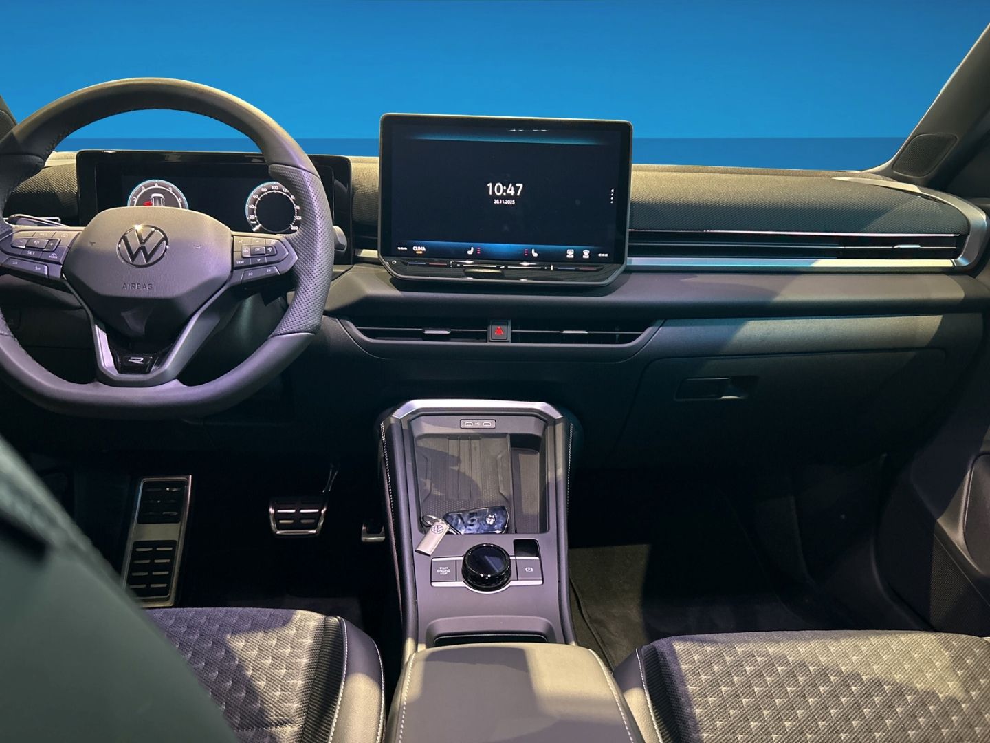 Fahrzeug 12 Fahrzeugabbildung Volkswagen T-Roc 1.5l eTSI R-Line BLACK STYLE IQ.LIGHT IQ.