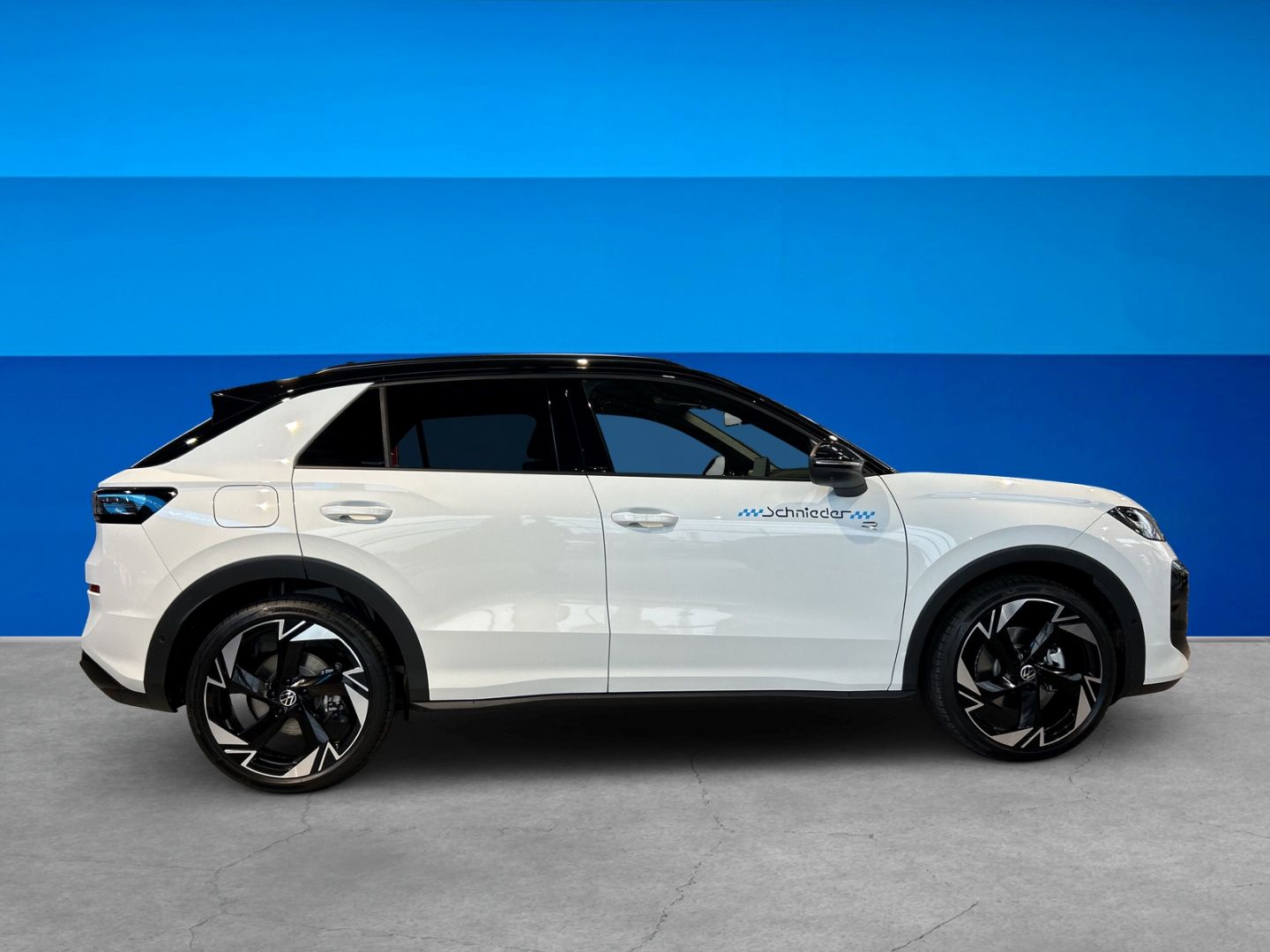 Fahrzeug 4 Fahrzeugabbildung Volkswagen T-Roc 1.5l eTSI R-Line BLACK STYLE IQ.LIGHT IQ.