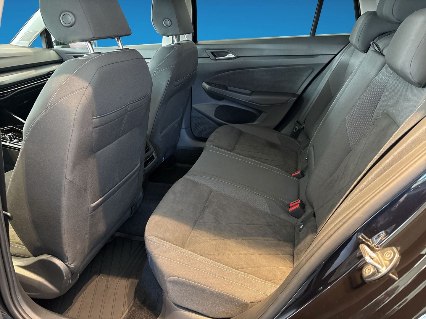 Fahrzeug 13 Fahrzeugabbildung Volkswagen Golf VIII Variant Style 2.0 TDI DSG NAVI ACC PDC