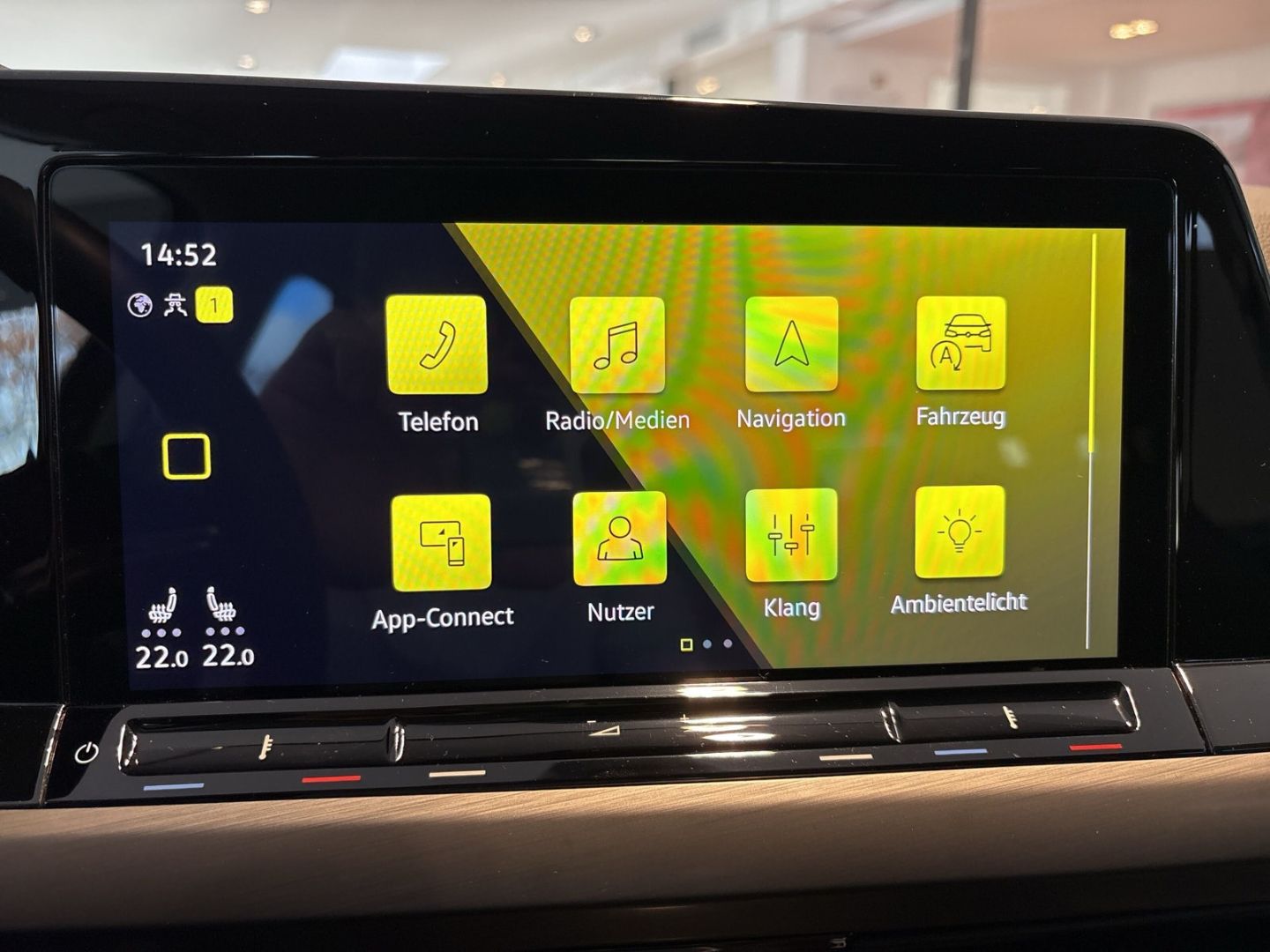 Fahrzeug 14 Fahrzeugabbildung Volkswagen Golf VIII Variant Style 2.0 TDI DSG NAVI ACC PDC