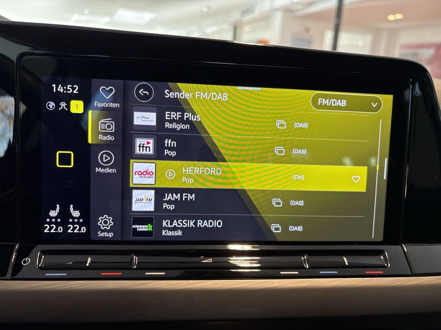 Fahrzeug 15 Fahrzeugabbildung Volkswagen Golf VIII Variant Style 2.0 TDI DSG NAVI ACC PDC