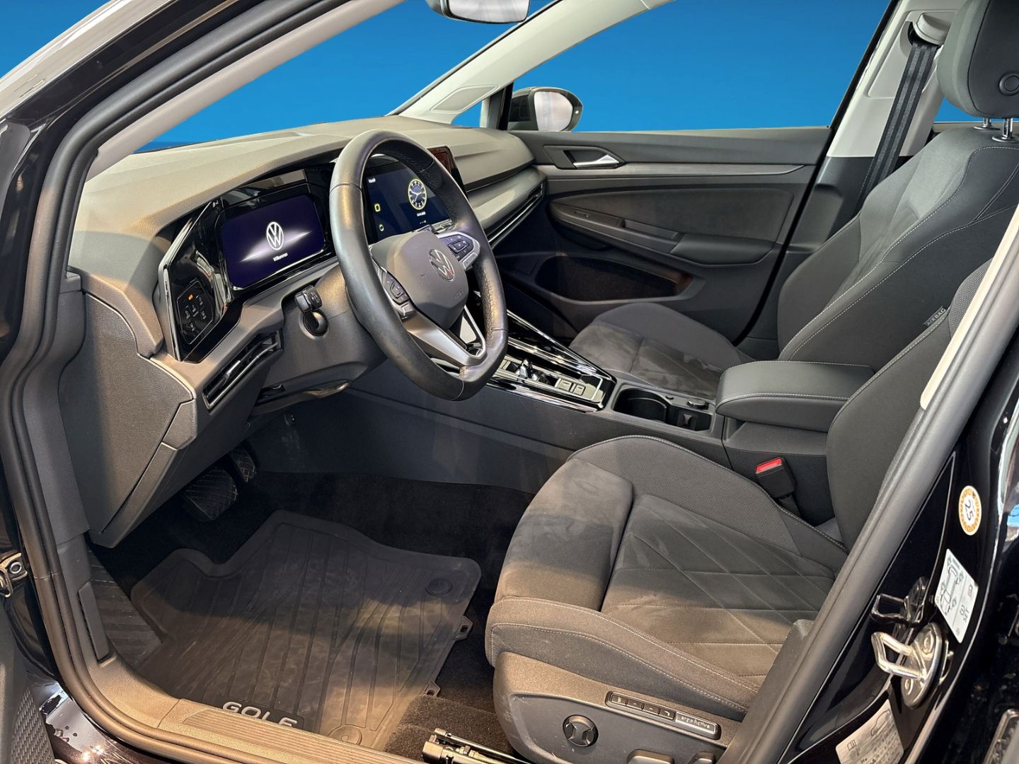 Fahrzeug 10 Fahrzeugabbildung Volkswagen Golf VIII Variant Style 2.0 TDI DSG NAVI ACC PDC