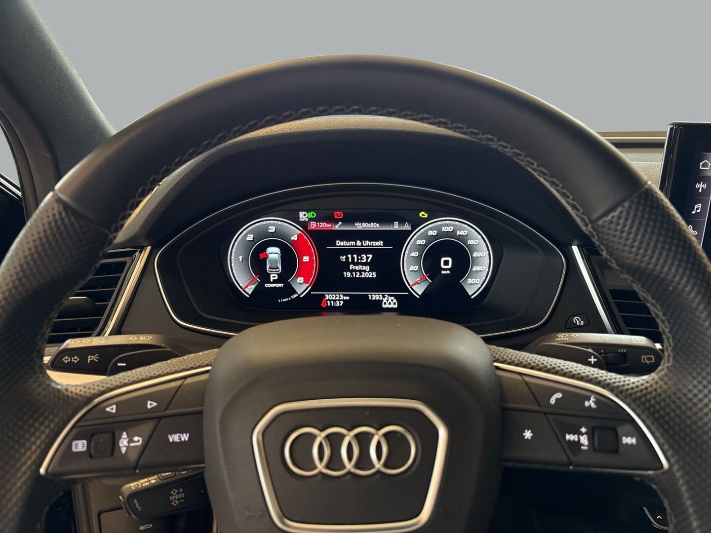 Fahrzeugabbildung Audi SQ5 3.0 TDI quattro AHK Teilleder SHZ vo+hi CARP - mit KI generiert/bearbeitet