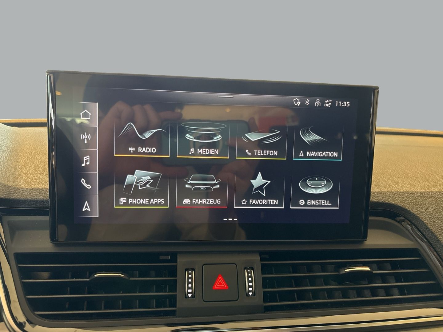 Fahrzeugabbildung Audi SQ5 3.0 TDI quattro AHK Teilleder SHZ vo+hi CARP - mit KI generiert/bearbeitet